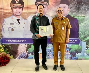 PT Indocement Tunggal Prakarsa Tbk Unit Tarjun meraih apresiasi penghargaan sebagai perusahaan mitra pendukung program kampung iklim
