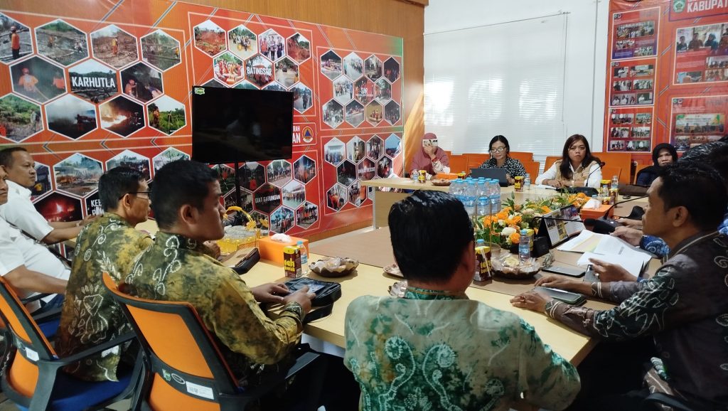 Tim Peneliti BRIN Koordinasi dengan BPBD Balangan, Bahas Riset “Ekspedisi Dayak Meratus sebagai Penyangga Pintu Gerbang IKN Melalui Eksplorasi Pamali Ekologi. - Foto: Mc.Balangan