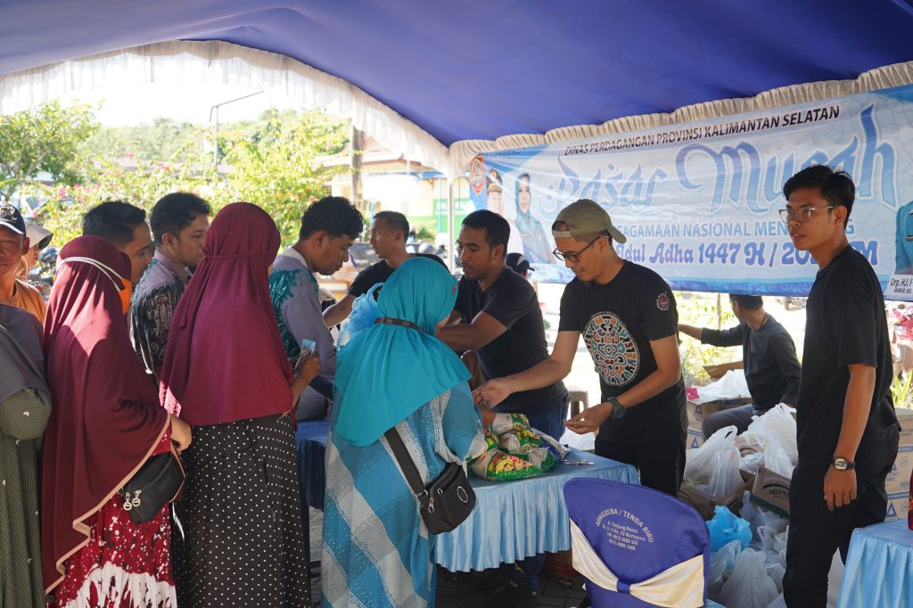 Pasar Murah Disdag Kalimantan Selatan hadir di Kabupaten Balangan. Warga antusias belanja hemat.-Foro: Mc.Pekanbaru