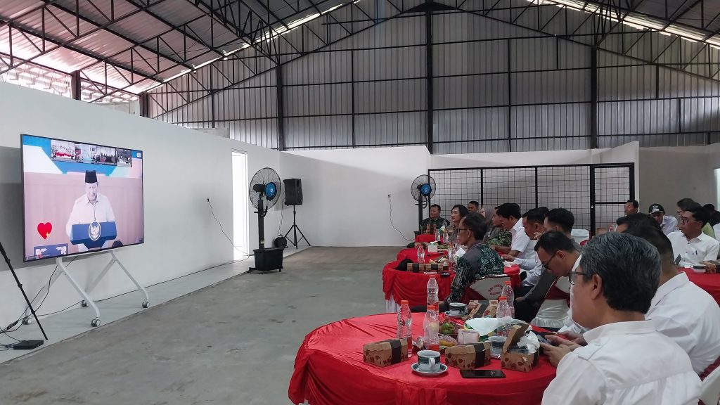 Jajaran Pemkab Balangan mengikuti peluncuran nasional 1.061 Koperasi Desa/Kelurahan Merah Putih (KDKMP) oleh Presiden RI melalui Zoom Meeting. - Foto: Mc.Balangan