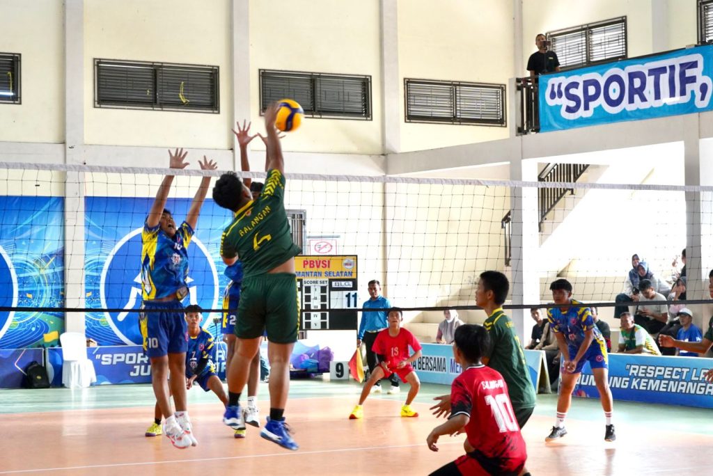 Tim voli putra Balangan tampil meyakinkan dengan menundukkan perlawanan Kabupaten Hulu Sungai Utara dengan skor telak 3-0 di POPDA Kalsel 2026. - Foto; Mc.Balangan