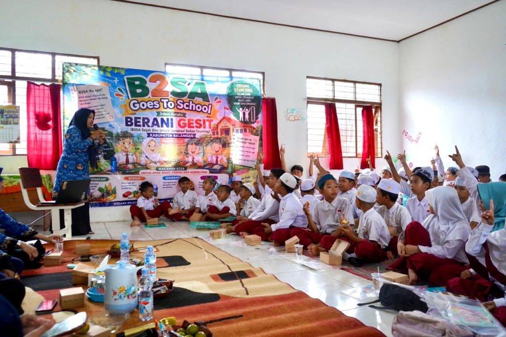Anak-anak SD Negeri Telaga Purun antusias mengikuti kegiatan B2SA Goes To School dari DKP3 Balangan. - Foto: Mc.Balangan