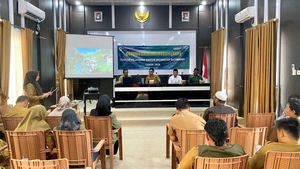 Pemerintah Kecamatan Batumandi menggelar forum konsultasi publik untuk meninjau standar pelayanan sekaligus menindaklanjuti hasil Survei Kepuasan Masyarakat Tahun 2025