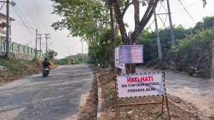 Salah satu perbaikan jalan yang dilakasanakan oleh Dinas Pekerjaan Umum, Penataan Ruang (PUPR) Kabupaten Balangan..- Foto: Mc.Balangan